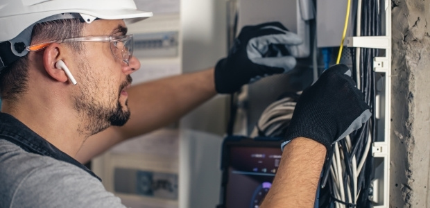 Instalando gabinete y cableado de redes